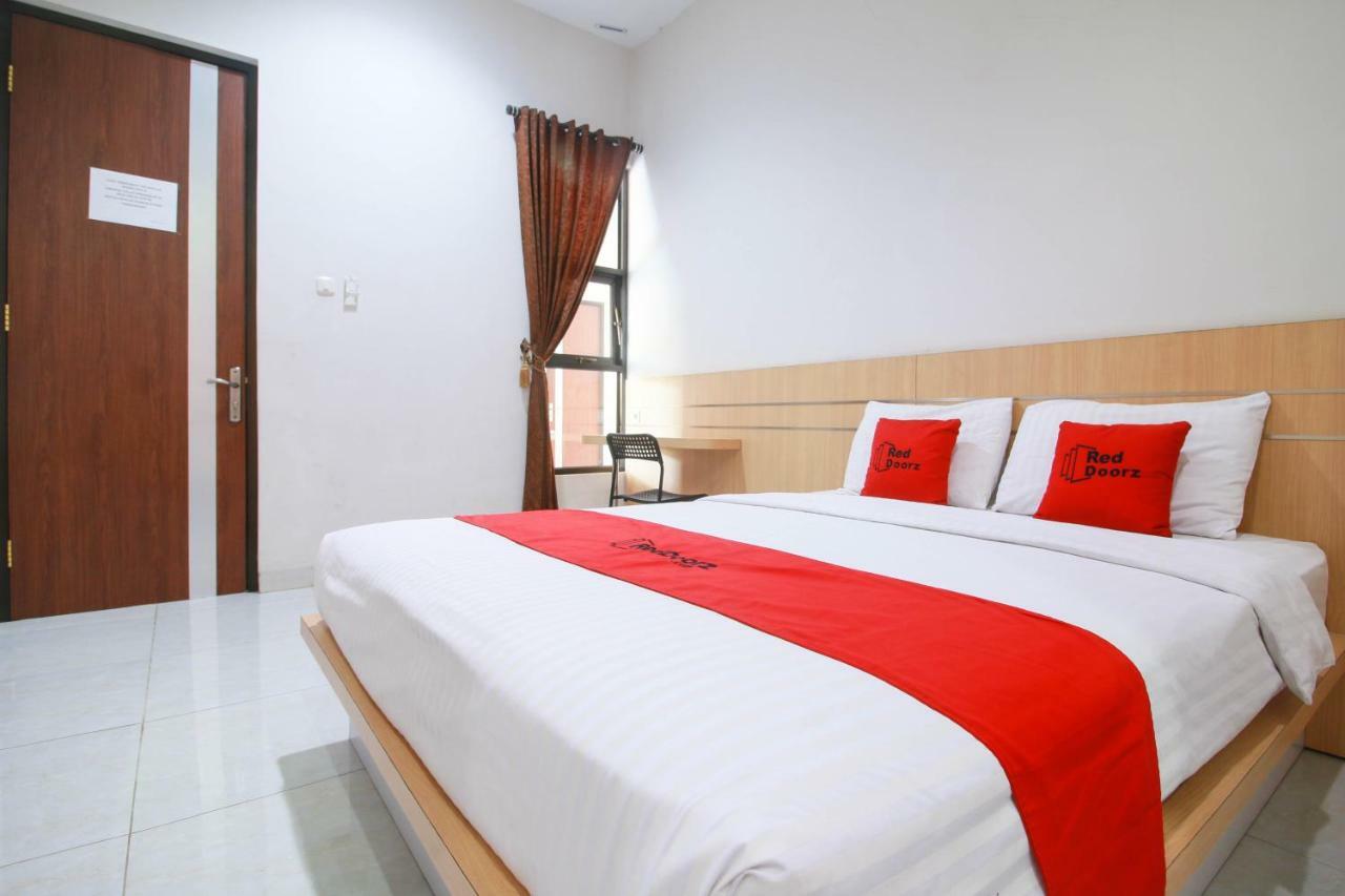 Reddoorz Syariah Near Universitas Jenderal Soedirman Пурвокерто Екстериор снимка